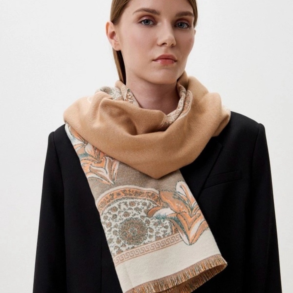 Elegant Tan and Cream Scarf